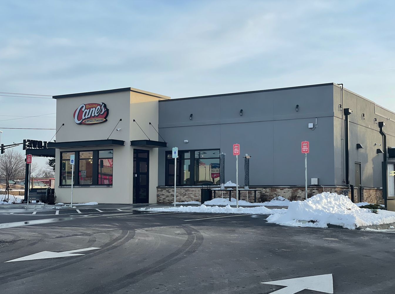 Raising Cane's Chicken Fingers: 3065 White Bear Ave N, Maplewood, MN 55109